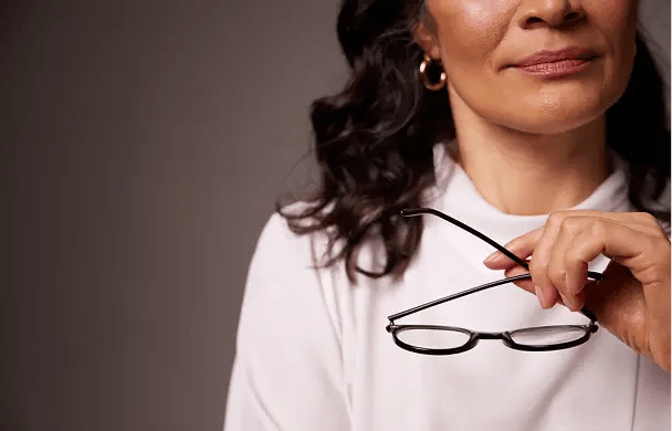 img-woman-with-glasses-608x390